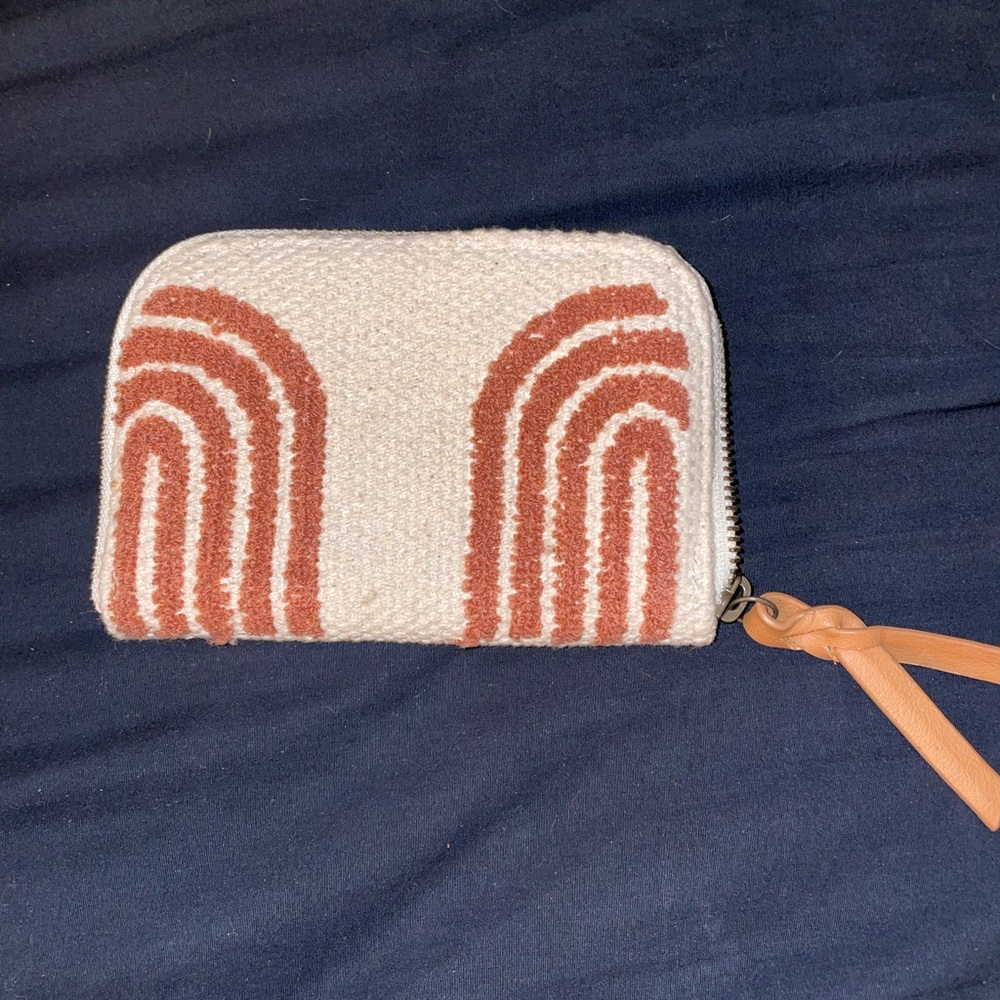 Universal thread wallet